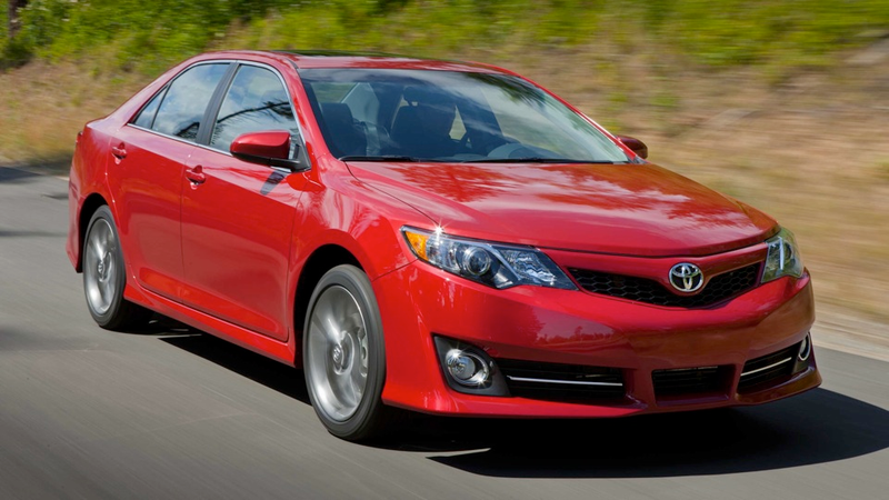 Illustration for article titled Random Beige Guy's Toyota Camry Handles Things 'Like A Boss'